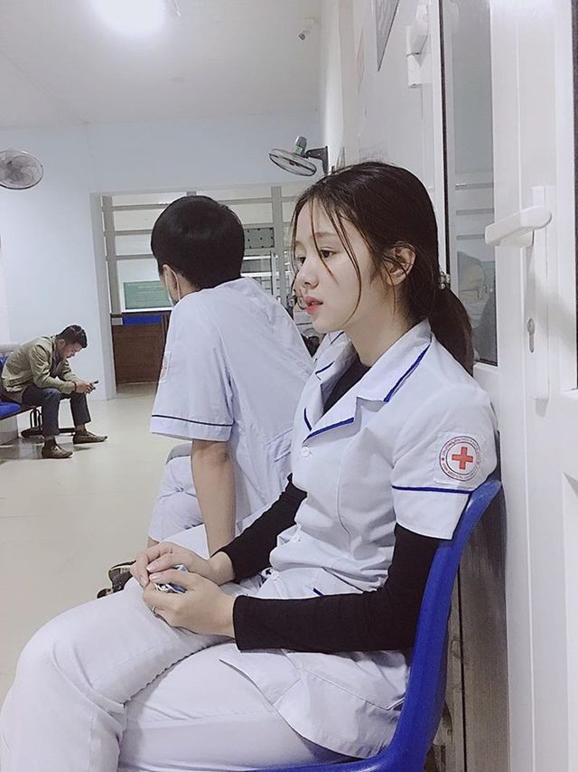 Nữ sinh ngành Y xinh đẹp bất ngờ nổi tiếng do... ngủ gật - 2 Nữ sinh ngành Y xinh đẹp bất ngờ nổi tiếng do... ngủ gật - 2