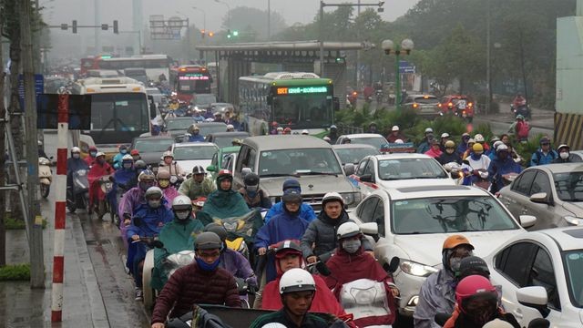 Hà Nội nghiên cứu cấm xe máy theo giờ trên 6 tuyến phố - 1 Hà Nội nghiên cứu cấm xe máy theo giờ trên 6 tuyến phố - 1