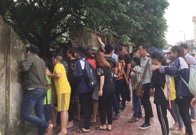Công an bắt đàn chó cắn tử vong bé trai 7 tuổi - 4 Công an bắt đàn chó cắn tử vong bé trai 7 tuổi - 4