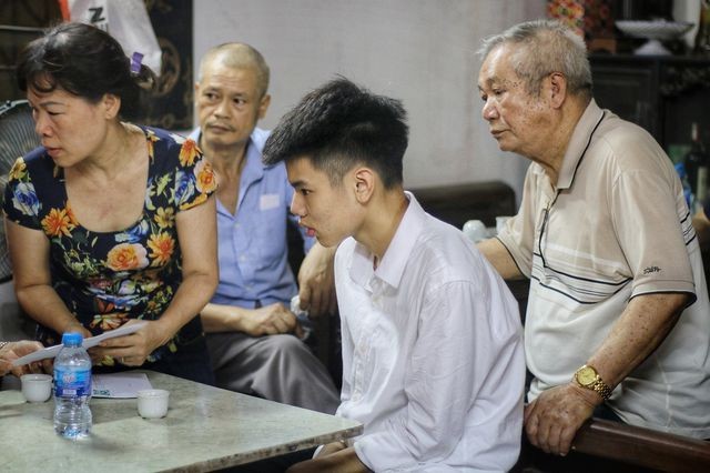 Lời kể đẫm nước mắt của con trai nữ lao công bị “xe điên” đâm tử vong ở Hà Nội - 12 Lời kể đẫm nước mắt của con trai nữ lao công bị “xe điên” đâm tử vong ở Hà Nội - 12