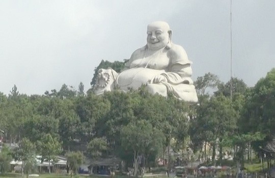Sửa tượng trên núi Cấm, công nhân té thiệt mạng - Ảnh 1. Sửa tượng trên núi Cấm, công nhân té thiệt mạng - Ảnh 1.