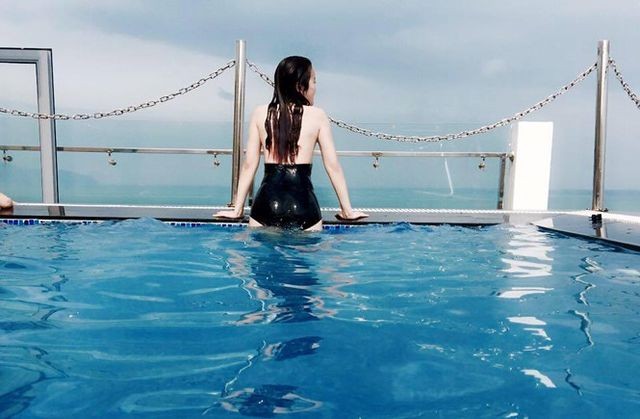 Bạn gái hotgirl của Đoàn Văn Hậu diện bikini khoe đường cong nóng bỏng - 2 Bạn gái hotgirl của Đoàn Văn Hậu diện bikini khoe đường cong nóng bỏng - 2