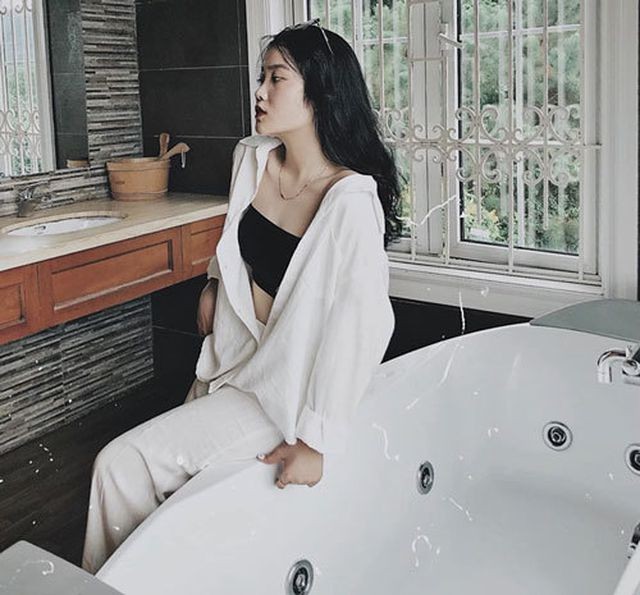 Bạn gái hotgirl của Đoàn Văn Hậu diện bikini khoe đường cong nóng bỏng - 6 Bạn gái hotgirl của Đoàn Văn Hậu diện bikini khoe đường cong nóng bỏng - 6