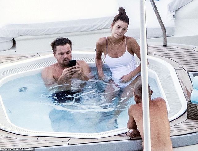 Leonardo DiCaprio đưa bồ 9X đi nghỉ mát - 9 Leonardo DiCaprio đưa bồ 9X đi nghỉ mát - 9