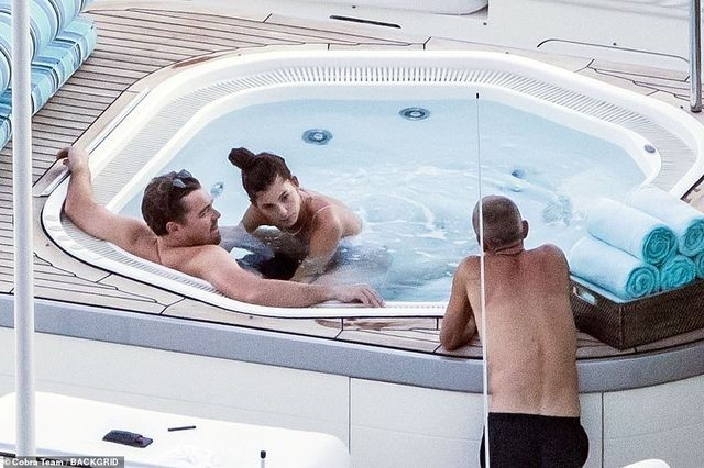 Leonardo DiCaprio đưa bồ 9X đi nghỉ mát - 8 Leonardo DiCaprio đưa bồ 9X đi nghỉ mát - 8