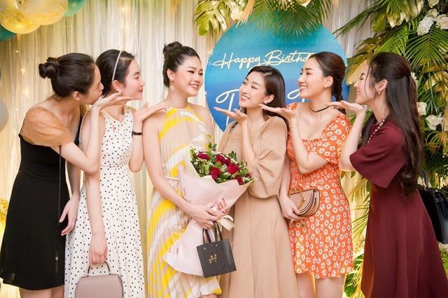 Cuộc sống Á hậu Thanh Tú thay đổi thế nào kể từ sau khi kết hôn với đại gia? - 4 Cuộc sống Á hậu Thanh Tú thay đổi thế nào kể từ sau khi kết hôn với đại gia? - 4