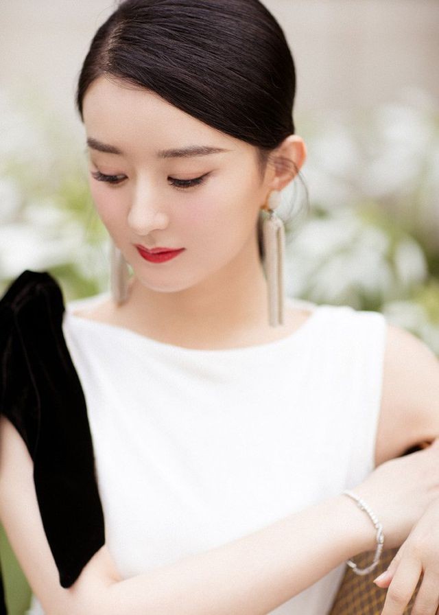 Triệu Lệ Dĩnh đẹp xuất sắc giữa tin đồn chồng “ngoại tình” - 8 Triệu Lệ Dĩnh đẹp xuất sắc giữa tin đồn chồng “ngoại tình” - 8