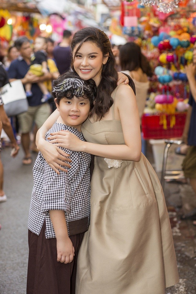 Dọn ra ở riêng giữa tin chồng cũ có tình mới, Trương Quỳnh Anh bình yên bên con - 1 Dọn ra ở riêng giữa tin chồng cũ có tình mới, Trương Quỳnh Anh bình yên bên con - 1