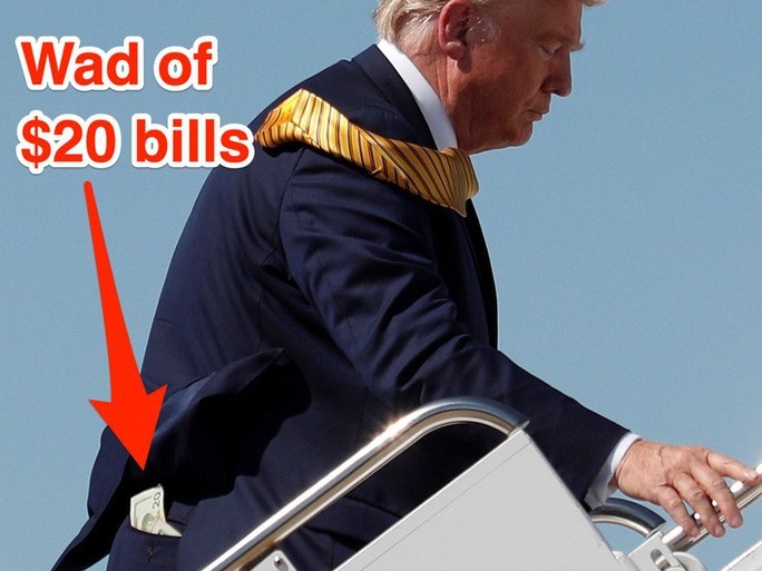 Ông Trump giải thích lý do để tiền mặt ở túi sau - Ảnh 1. Ông Trump giải thích lý do để tiền mặt ở túi sau - Ảnh 1.