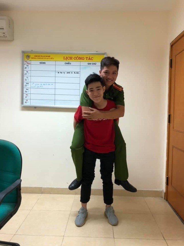 Được cứu sống trong đám cháy, chàng trai trẻ cõng chiến sỹ từng... cõng mình - 3 Được cứu sống trong đám cháy, chàng trai trẻ cõng chiến sỹ từng... cõng mình - 3
