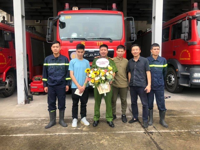 Được cứu sống trong đám cháy, chàng trai trẻ cõng chiến sỹ từng... cõng mình - 5 Được cứu sống trong đám cháy, chàng trai trẻ cõng chiến sỹ từng... cõng mình - 5