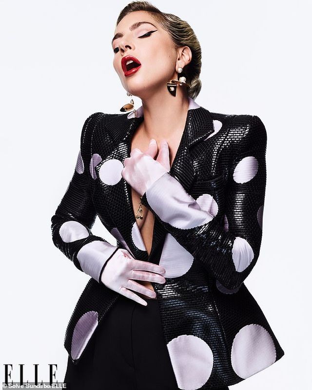 Lady Gaga thừa nhận dàn dựng màn diễn tình cảm với Bradley Cooper - 6 Lady Gaga thừa nhận dàn dựng màn diễn tình cảm với Bradley Cooper - 6