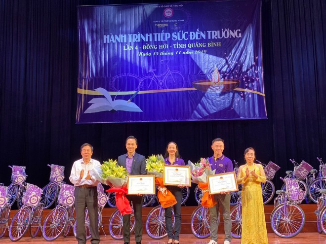 Tập đoàn Think Big Group, Lộc Sơn Hà Land và ACE tặng gần 1 tỷ đồng cho trẻ em nghèo tỉnh Quảng Bình - Ảnh 9