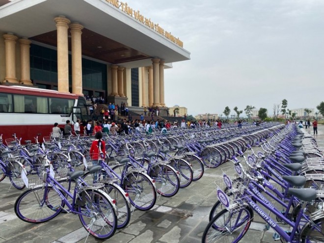 Tập đoàn Think Big Group, Lộc Sơn Hà Land và ACE tặng gần 1 tỷ đồng cho trẻ em nghèo tỉnh Quảng Bình - Ảnh 1