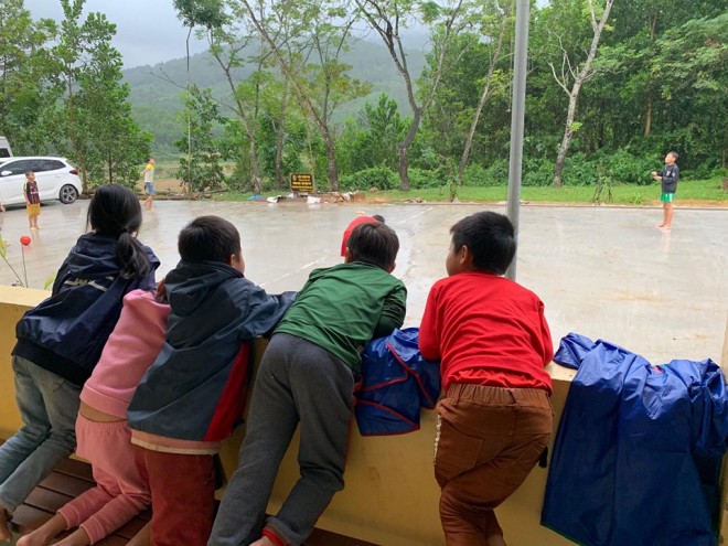 Tập đoàn Think Big Group, Lộc Sơn Hà Land và ACE tặng gần 1 tỷ đồng cho trẻ em nghèo tỉnh Quảng Bình - Ảnh 4