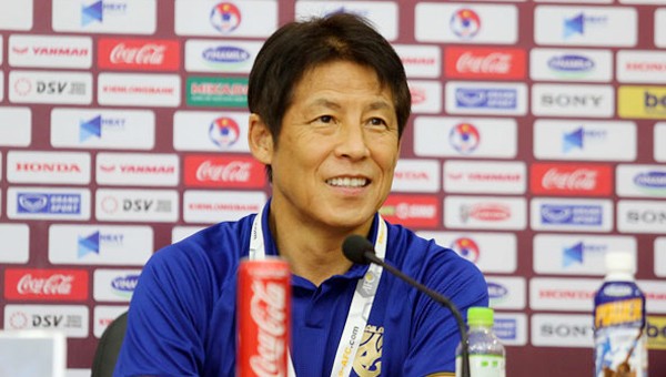 HLV trưởng ĐT Thái Lan Akira Nishino.