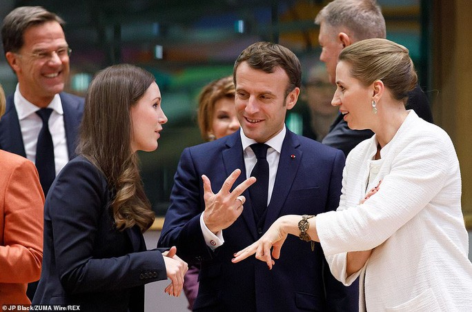 Ông Macron tươi cười cùng nữ thủ tướng trẻ nhất thế giới - Ảnh 3. Ông Macron tươi cười cùng nữ thủ tướng trẻ nhất thế giới - Ảnh 3.