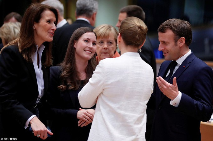 Ông Macron tươi cười cùng nữ thủ tướng trẻ nhất thế giới - Ảnh 4. Ông Macron tươi cười cùng nữ thủ tướng trẻ nhất thế giới - Ảnh 4.