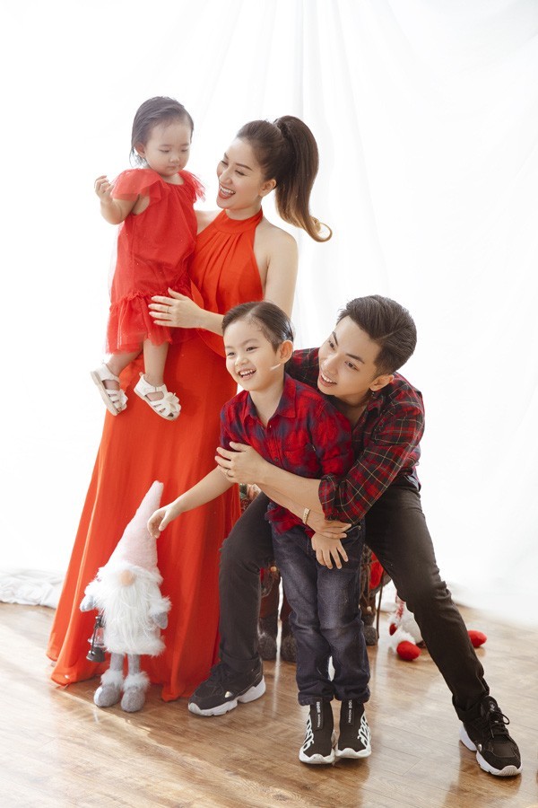 2 bé yêu nhà Khánh Thi - Phan Hiển khiến fan thích mê vì quá dễ thương - Ảnh 5. 2 bé yêu nhà Khánh Thi - Phan Hiển khiến fan thích mê vì quá dễ thương - Ảnh 5.