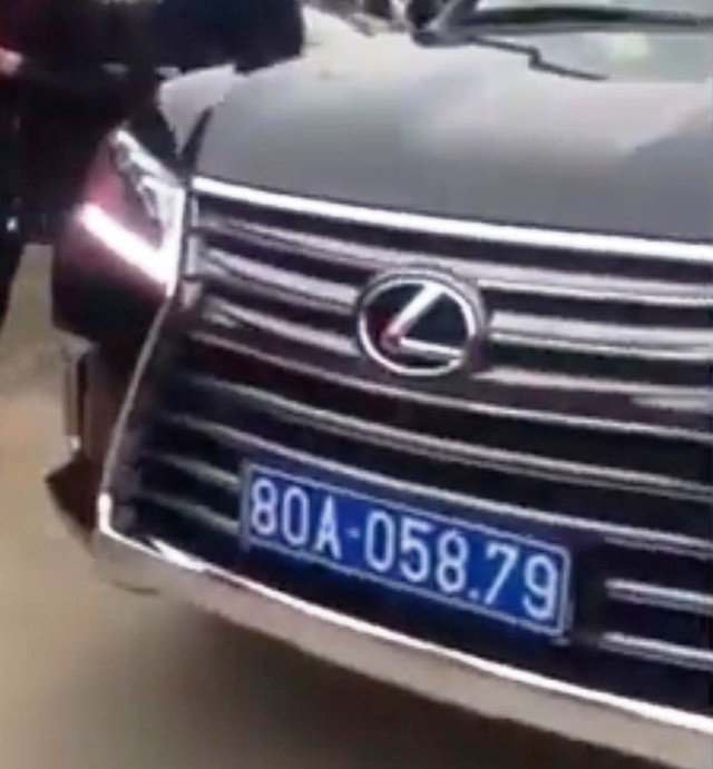Xác minh xe sang Lexus đầu đeo biển xanh, đuôi đeo biển trắng - 1 Xác minh xe sang Lexus đầu đeo biển xanh, đuôi đeo biển trắng - 1