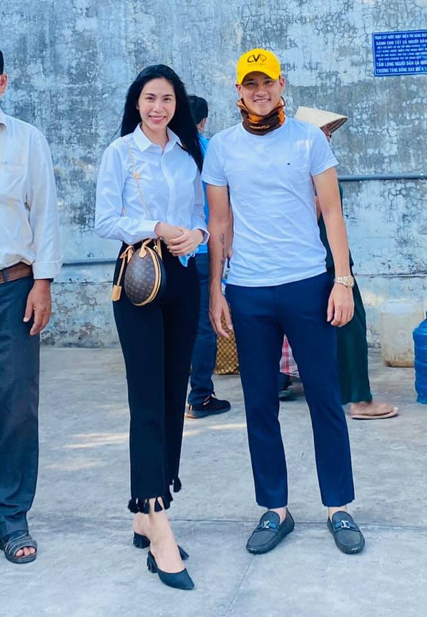 Thủy Tiên: Người ta nói tôi lừa tiền, dùng tiền để làm màu, đánh bóng tên tuổi - Ảnh 2. Thủy Tiên: Người ta nói tôi lừa tiền, dùng tiền để làm màu, đánh bóng tên tuổi - Ảnh 2.