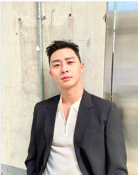 Park Seo Joon tạm biệt mái tóc ngố trong Tầng lớp Itaewon - Ảnh 1. Park Seo Joon tạm biệt mái tóc ngố trong Tầng lớp Itaewon - Ảnh 1.