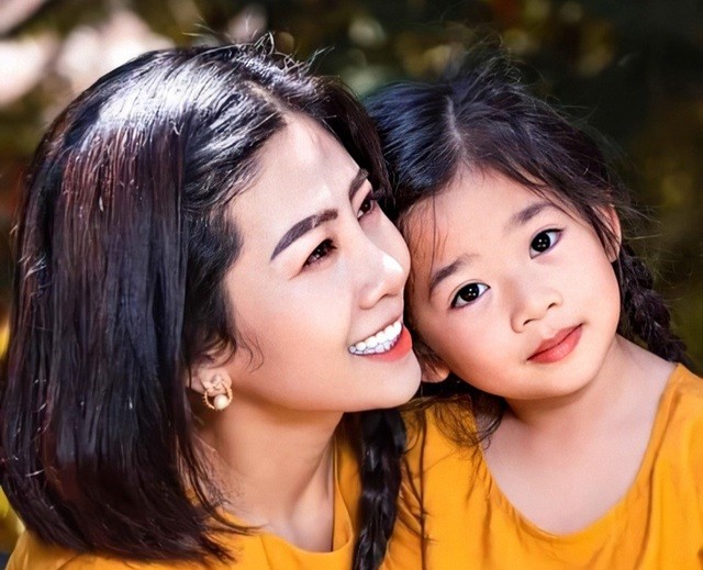 Ốc Thanh Vân cắt tóc giống Mai Phương để tưởng nhớ người em bạc mệnh - 2 Ốc Thanh Vân cắt tóc giống Mai Phương để tưởng nhớ người em bạc mệnh - 2