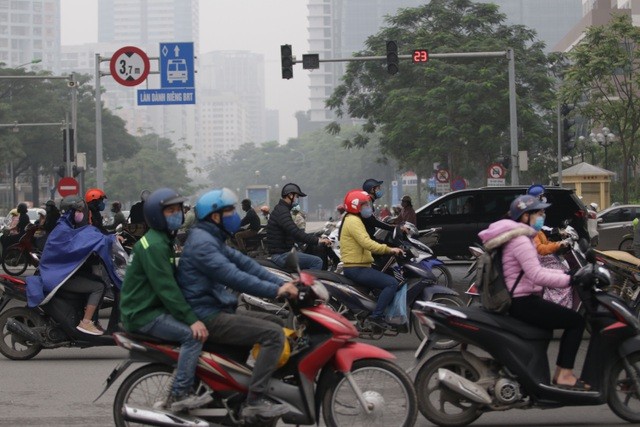 Hà Nội: Dòng người nườm nượp đổ ra đường như chưa hề có lệnh cách ly - 13 Hà Nội: Dòng người nườm nượp đổ ra đường như chưa hề có lệnh cách ly - 13