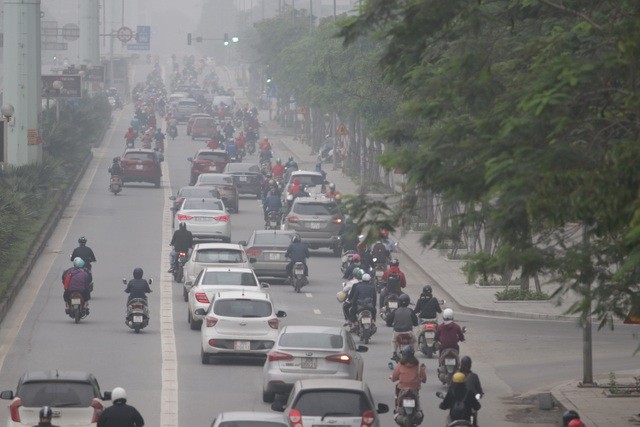 Hà Nội: Dòng người nườm nượp đổ ra đường như chưa hề có lệnh cách ly - 8 Hà Nội: Dòng người nườm nượp đổ ra đường như chưa hề có lệnh cách ly - 8