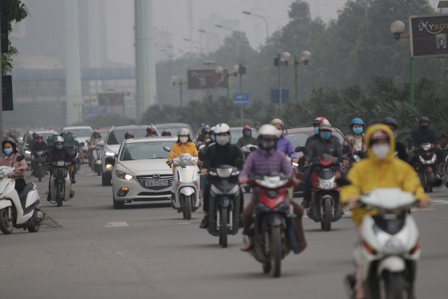 Hà Nội: Dòng người nườm nượp đổ ra đường như chưa hề có lệnh cách ly - 11 Hà Nội: Dòng người nườm nượp đổ ra đường như chưa hề có lệnh cách ly - 11