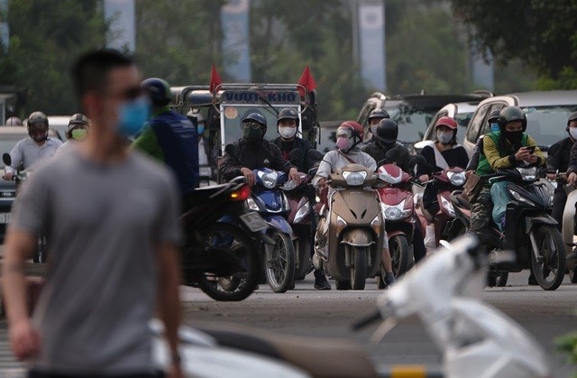 Hà Nội: Dòng người nườm nượp đổ ra đường như chưa hề có lệnh cách ly - 7 Hà Nội: Dòng người nườm nượp đổ ra đường như chưa hề có lệnh cách ly - 7