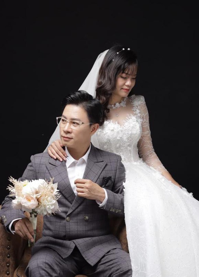 MC Lê Anh bí mật tổ chức đám cưới với trưởng khoa kém 10 tuổi - Ảnh 2. MC Lê Anh bí mật tổ chức đám cưới với trưởng khoa kém 10 tuổi - Ảnh 2.
