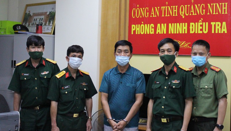 Truy bắt đối tượng nghi chiếm đoạt vũ khí quân đội