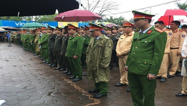 Lực lượng công an được tăng cường để bảo vệ an ninh trật tự lễ hội