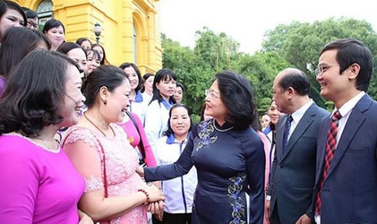 Phó chủ tịch nước gặp mặt các đại biểu được tuyên dương trong Chương trình “Chia sẻ cùng thầy cô” năm 2018.