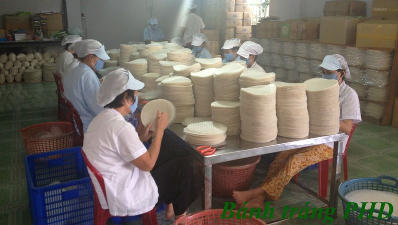 Một góc xưởng của hộ làm bánh tráng tại Củ Chi