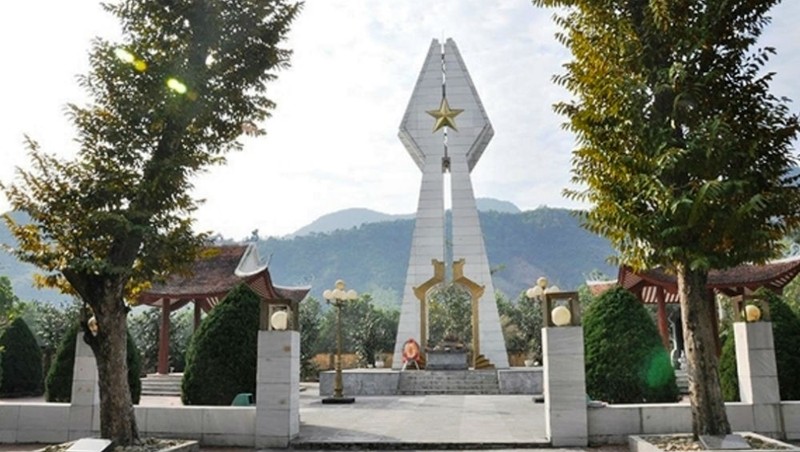 Đài Tưởng niệm Pò Hèn-nơi tưởng nhớ các anh hùng liệt sĩ đã hy sinh anh dũng trong cuộc chiến đấu bảo vệ biên giới phía Bắc