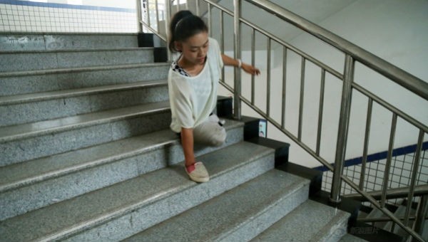 Hình ảnh về cô gái nhỏ Vương Quyên.