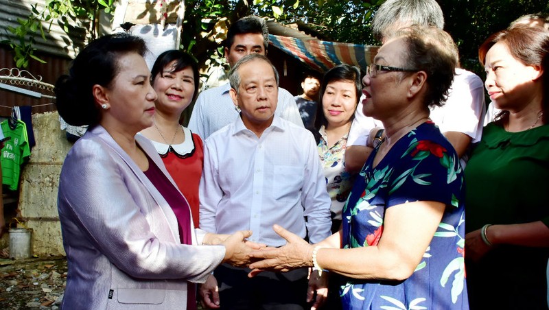 Chủ tịch Quốc hội Nguyễn Thị Kim Ngân thăm hỏi người dân Thừa Thiên - Huế vào ngày 17/8/2019.