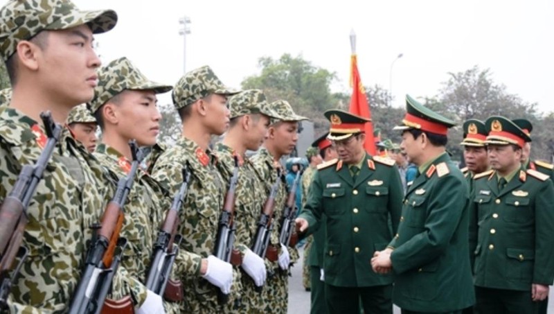Thượng tướng Phan Văn Giang kiểm tra công tác sẵn sàng chiến đấu tại Bộ Tư lệnh Thủ đô Hà Nội.