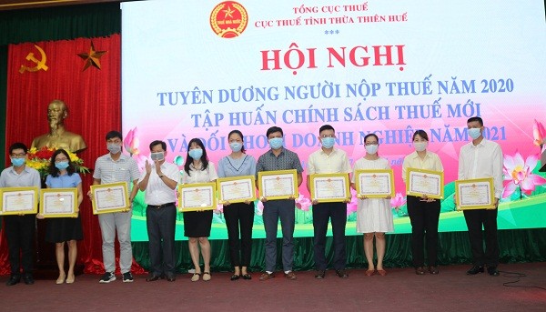 Cục Thuế tỉnh Thừa Thiên-Huế tuyên dương các tổ chức, cá nhân thực hiện tốt chính sách, pháp luật thuế.