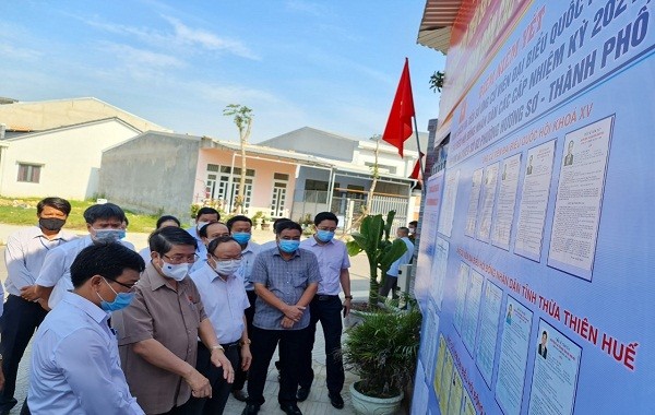 Thừa Thiên Huế đã hoàn tất việc niêm yết danh sách ứng cử viên Đại biểu Quốc hội và đại biểu HĐND các cấp.