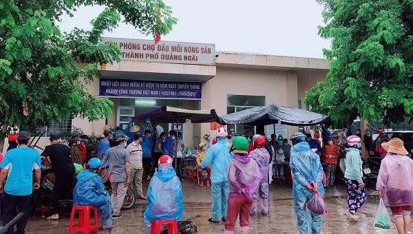 Quảng Ngãi phong tỏa chợ Đầu mối Nông sản do liên quan đến ca nhiễm SARS-CoV-2.