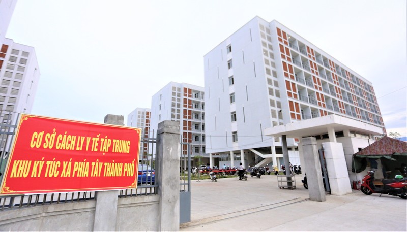 Khu ký túc xá này có 5 block nhà, trước đó được dùng làm nơi cách ly cho các F1 của các bệnh nhân COVID-19. Hiện, các F1 đã được di chuyển, toà nhà này đã được khử khuẩn và làm sạch.