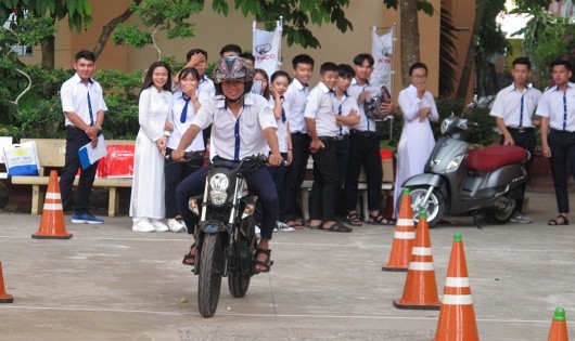 Đưa “Hành trình Văn hóa giao thông” đến với học sinh