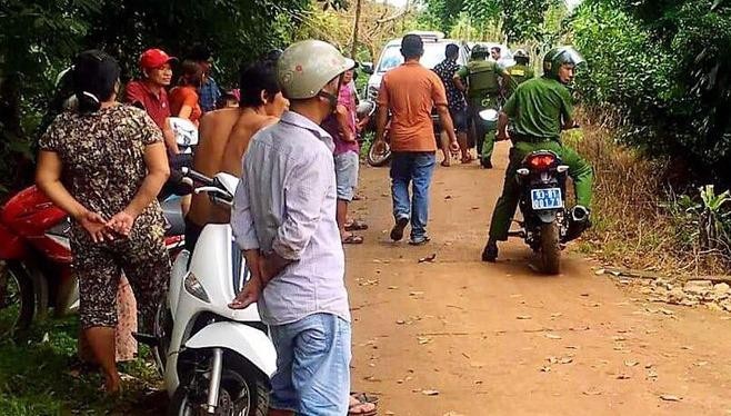 Mâu thuẫn đất đai, em bắn hai vợ chồng anh trai