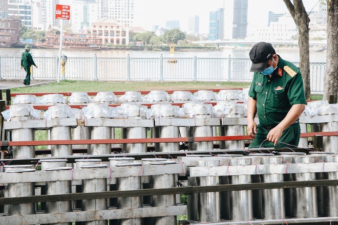 Ảnh: Cận cảnh trận địa pháo hoa trước thời khắc đón chào năm mới 2020 - ảnh 2 Ảnh: Cận cảnh trận địa pháo hoa trước thời khắc đón chào năm mới 2020 - ảnh 2