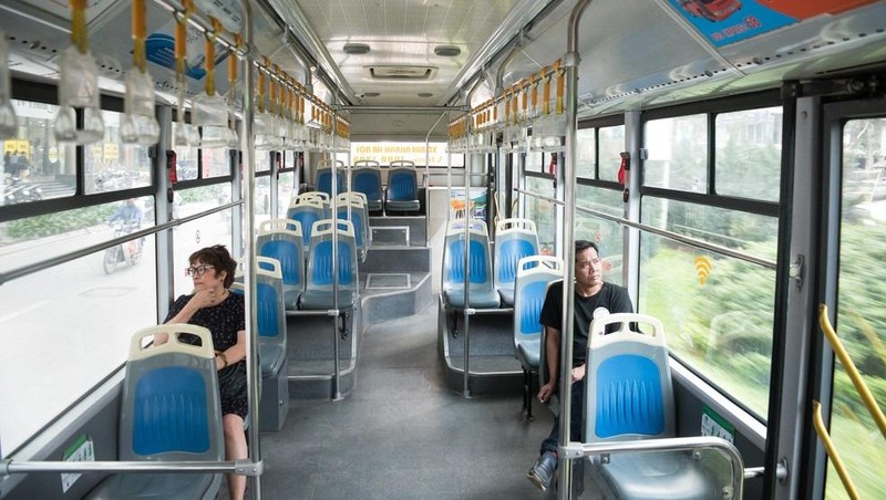 Chỉ khuyến khích việc đo thân nhiệt và khai báo y tế với khách đi xe buýt nội đô Hà Nội