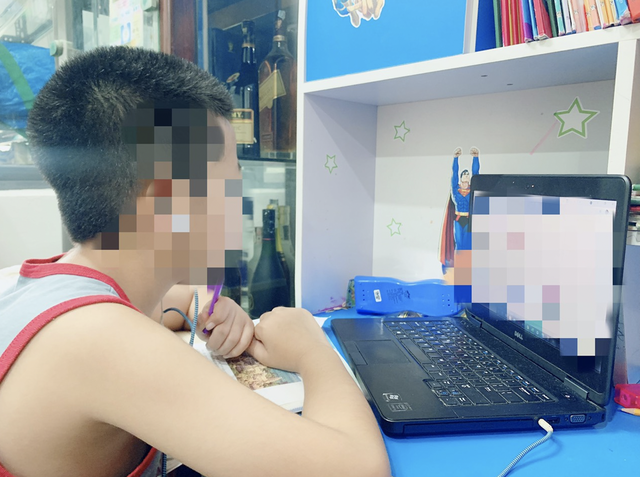 Lấp ló gian lận thi trực tuyến: Trả gia sư 300 - 500 nghìn đồng/môn thi - 1 Lấp ló gian lận thi trực tuyến: Trả gia sư 300 - 500 nghìn đồng/môn thi - 1