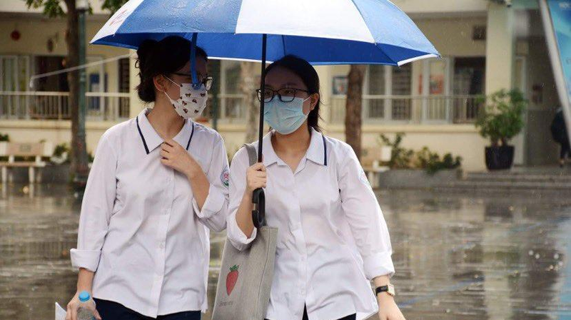Sáng nay, các thí sinh sẽ làm bài thi môn Toán trong 90 phút và làm bài thi môn Lịch sử trong 45 phút.